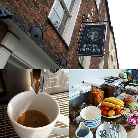 Хостел Ty Glyndwr Bunkhouse, Bar And Cafe Карнарвон Экстерьер фото