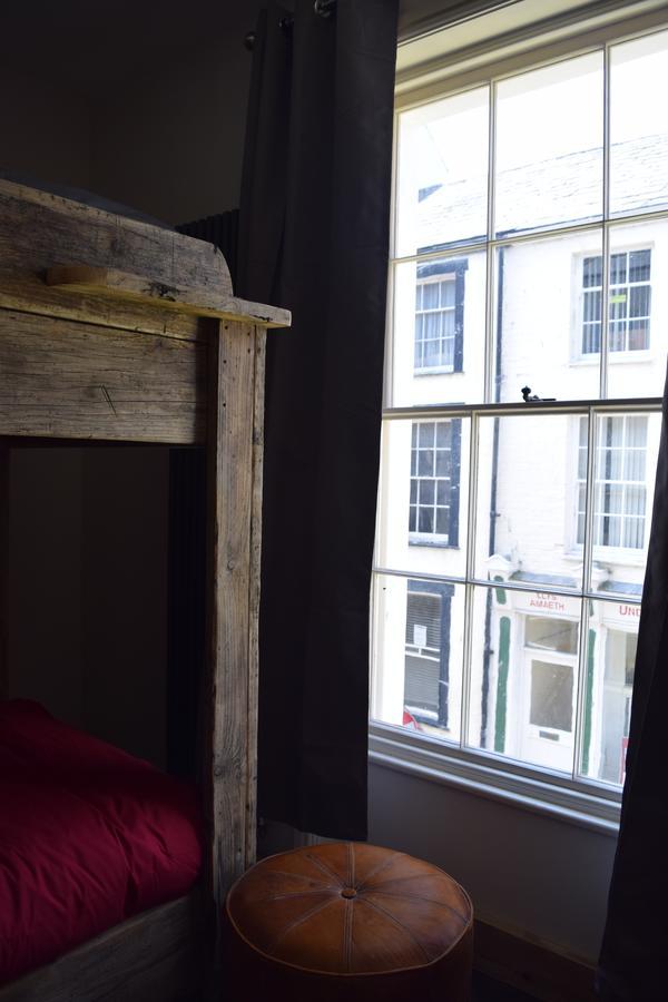 Хостел Ty Glyndwr Bunkhouse, Bar And Cafe Карнарвон Экстерьер фото