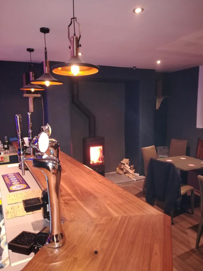 Хостел Ty Glyndwr Bunkhouse, Bar And Cafe Карнарвон Экстерьер фото