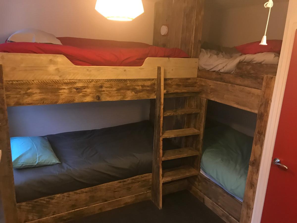 Хостел Ty Glyndwr Bunkhouse, Bar And Cafe Карнарвон Экстерьер фото