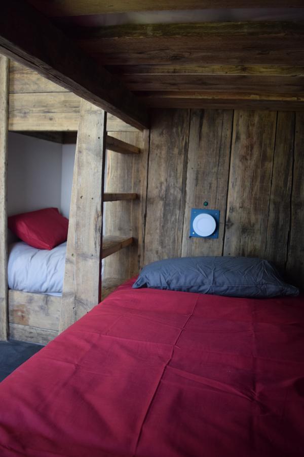 Хостел Ty Glyndwr Bunkhouse, Bar And Cafe Карнарвон Экстерьер фото