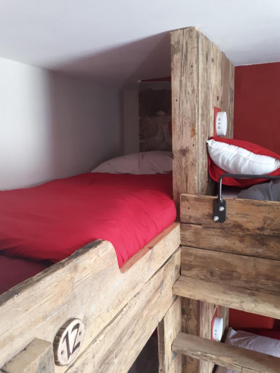 Хостел Ty Glyndwr Bunkhouse, Bar And Cafe Карнарвон Экстерьер фото