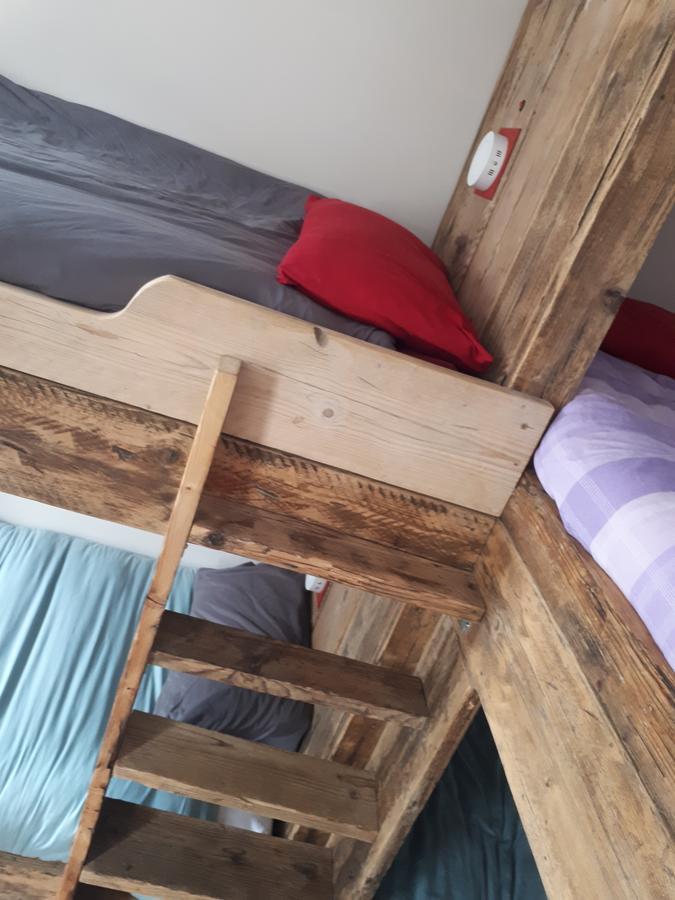 Хостел Ty Glyndwr Bunkhouse, Bar And Cafe Карнарвон Экстерьер фото