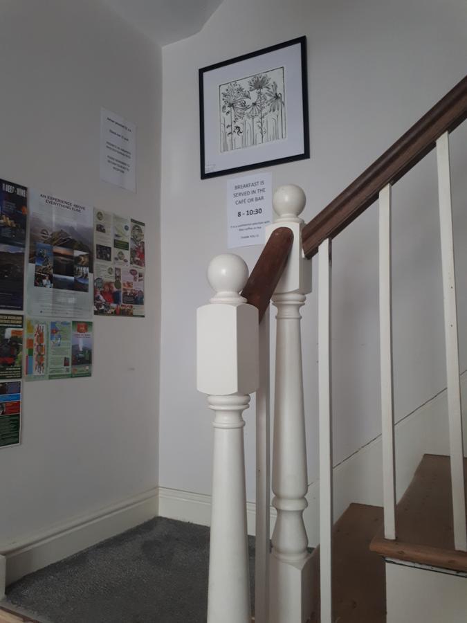 Хостел Ty Glyndwr Bunkhouse, Bar And Cafe Карнарвон Экстерьер фото