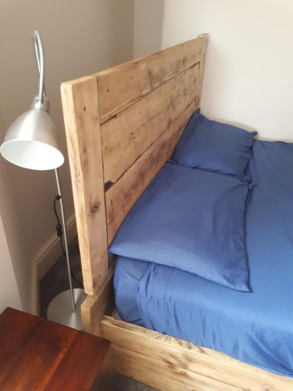 Хостел Ty Glyndwr Bunkhouse, Bar And Cafe Карнарвон Экстерьер фото